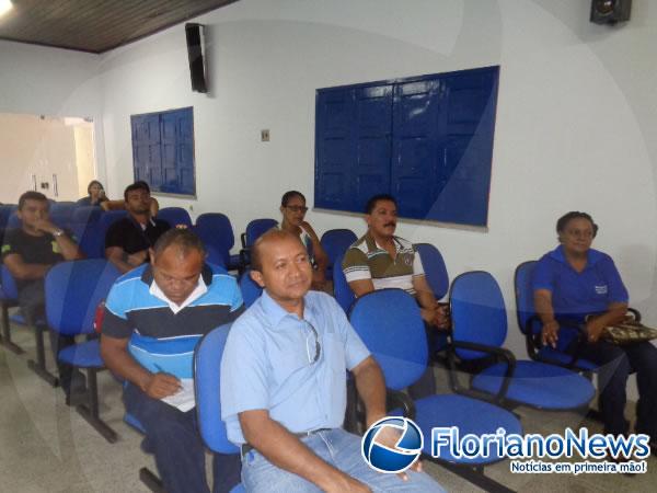 Reuni&atilde;o debate proibi&ccedil;&atilde;o de menores em festas.(Imagem:FlorianoNews)