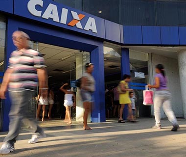 Agências da Caixa abrem neste sábado para saque do FGTS