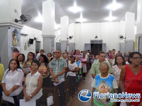 Pe. Aristides Ferreira toma posse como p&aacute;roco de Nazar&eacute; do Piau&iacute;.(Imagem:FlorianoNews)