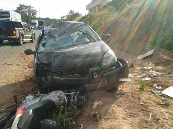 Motociclista sofre fratura exposta após colisão na BR-343