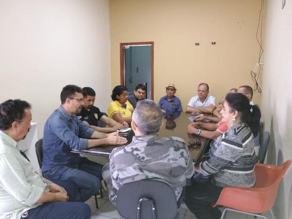 Autoridades, entidades e empres&aacute;rios se re&uacute;nem para discutir seguran&ccedil;a em Floriano.(Imagem:FlorianoNews)