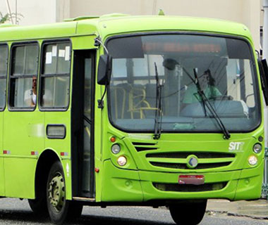 Dupla assalta ônibus e é espancada; "Senti pena", diz cobrador
