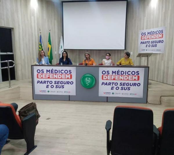 Entidades médicas criticam lei do parto humanizado: "interferência no ato obstétrico", diz diretora