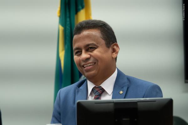 Dr Francisco comemora abertura de concurso com vagas para professores para curso de Medicina