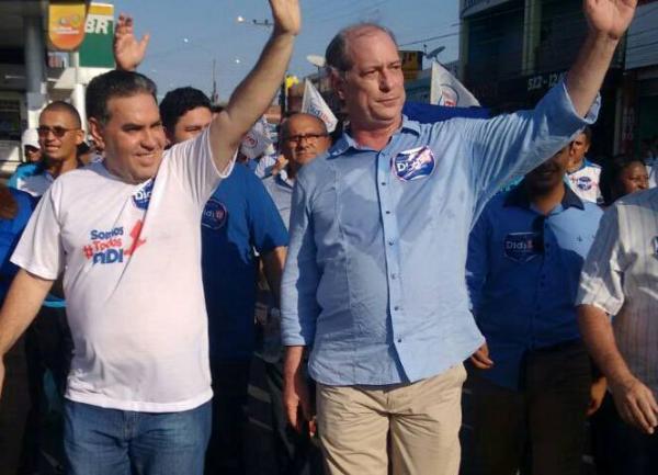 Ciro Gomes participa da inaugura&ccedil;&atilde;o do comit&ecirc; de Didi Nunes em Floriano.(Imagem:ASCOM)