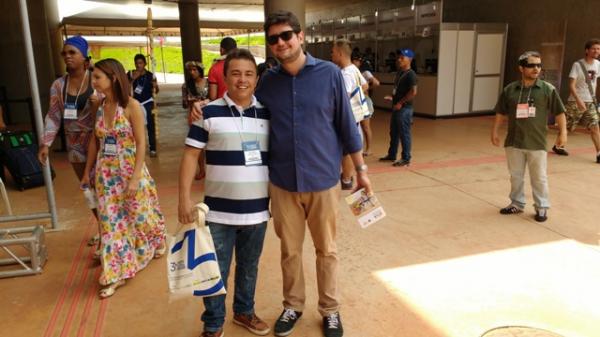 Geufran Rafael recebe o carinho de Gabriel medina, Secret&aacute;rio Nacional de Juventude.(Imagem:Arquivo pessoal)