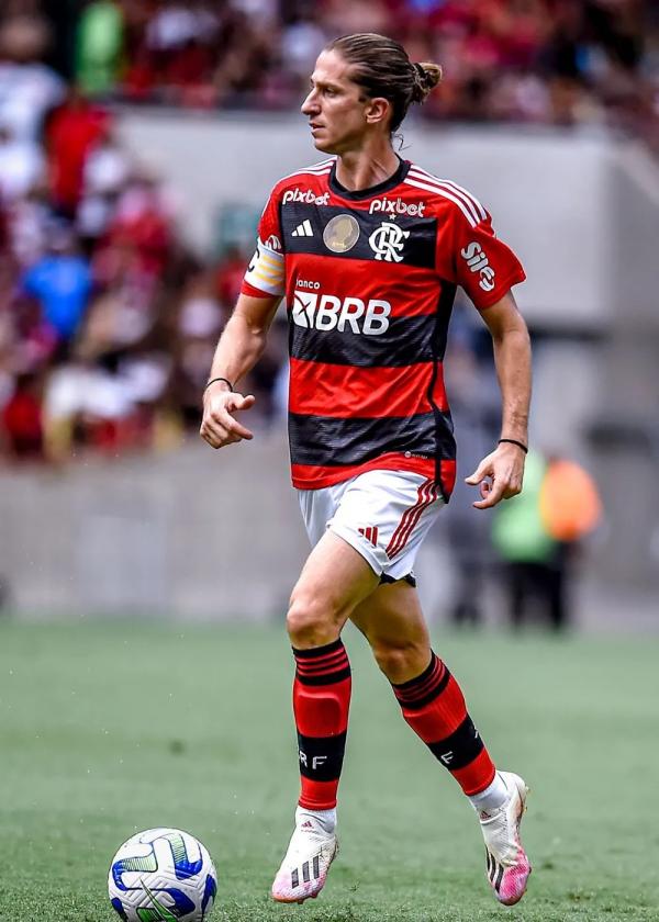 Filipe Lu&iacute;s em a&ccedil;&atilde;o contra o Cuiab&aacute;, no Maracan&atilde;.(Imagem:Marcelo Cortes/CRF)