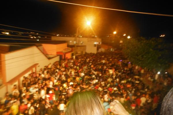 Primeiro dia de carnaval arrasta milhares de pessoas em Floriano