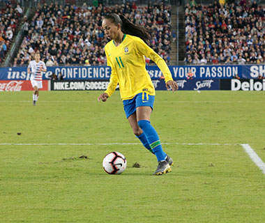 Adriana é convocada para dois amistosos da seleção na Espanha