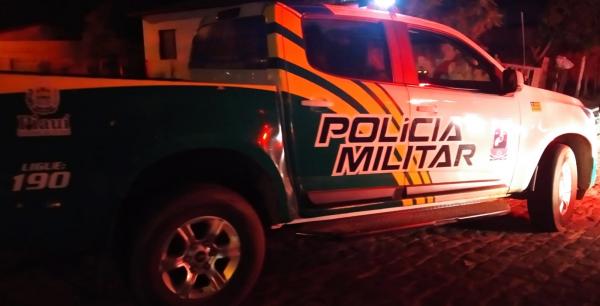 Pai aciona a polícia após o filho ameaçá-lo de morte