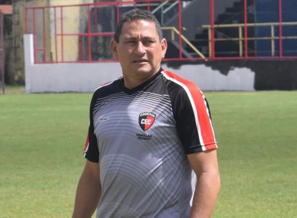  Roberto Carlos, t&eacute;cnico do Caucaia.(Imagem: Ascom )