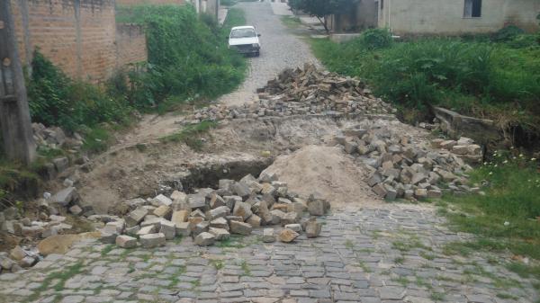 Rua Raimundo Castro a 15 dias atr&aacute;s.(Imagem:FlorianoNews (arquivo))