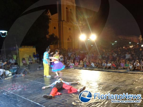 Projeto Palco Girat&oacute;rio apresentou espet&aacute;culo 