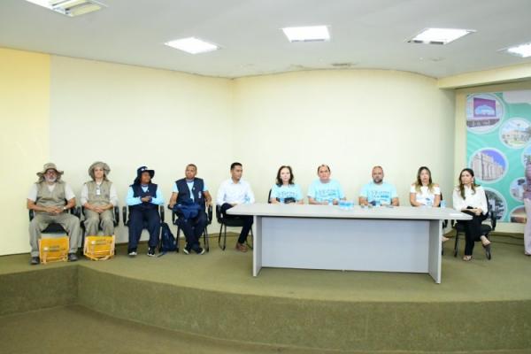 Prefeitura de Floriano entrega novo fardamento aos Agentes de Sa&uacute;de e de Combate &agrave;s Endemias(Imagem:Secom)