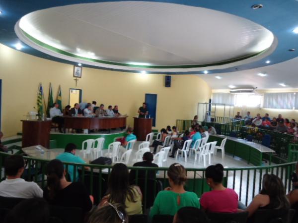 Audi&ecirc;ncia p&uacute;blica debate projeto de cargos e sal&aacute;rios de servidores municipais.(Imagem:FlorianoNews)