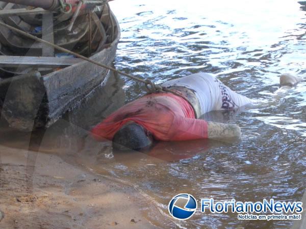 Homem &eacute; encontrado morto no rio Parna&iacute;ba.(Imagem:FlorianoNews)