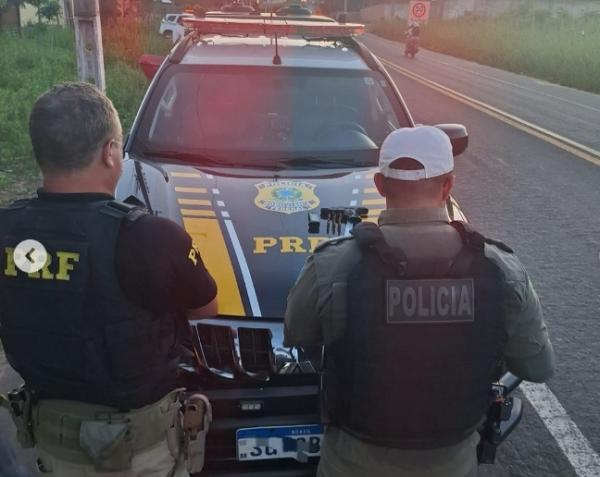 Pol&iacute;cia Militar e PRF apreendem arma de fogo durante a&ccedil;&atilde;o contra ?racha? na BR-343, em Floriano(Imagem:Reprodu&ccedil;&atilde;o/Instagram)