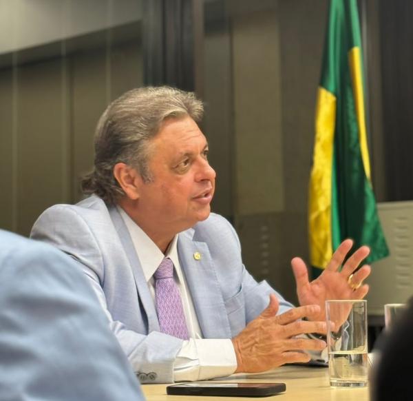 "Aumentar o IOF não resolve os problemas do país", diz Júlio Arcoverde