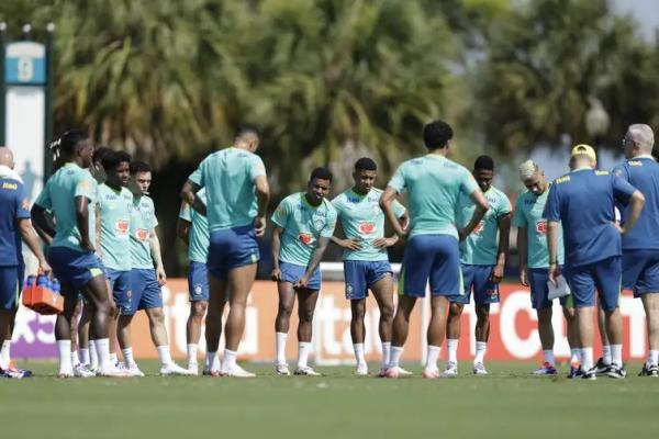 Durante os treinos durante a semana em Orlando (Fl&oacute;rida), o t&eacute;cnico Dorival J&uacute;nior testou v&aacute;rias forma&ccedil;&otilde;es da equipe, visando os dois &uacute;ltimos amistosos da Data Fifa. (Imagem:Rafael Ribeiro/CBF/Direitos Reservados)