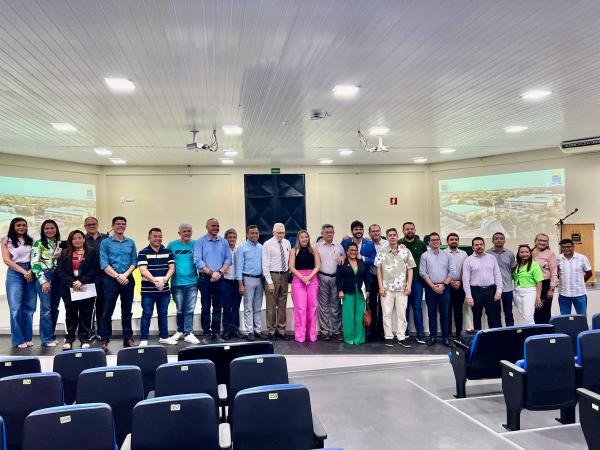 Comiss&atilde;o do MEC faz vistoria para implanta&ccedil;&atilde;o do curso de Medicina em Floriano; deputado Dr. Francisco acompanhou a inspe&ccedil;&atilde;o.(Imagem:Divulga&ccedil;&atilde;o)
