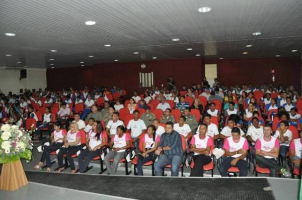 Floriano sedia abertura da Semana Estadual de Políticas sobre Drogas.(Imagem:SECOM)