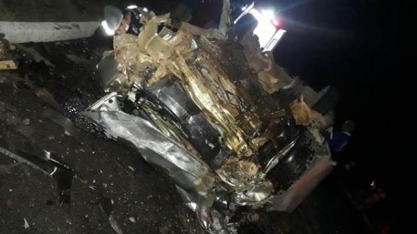 Ve&iacute;culo da fam&iacute;lia ficou destru&iacute;do com o impacto.(Imagem:Divulga&ccedil;&atilde;o)
