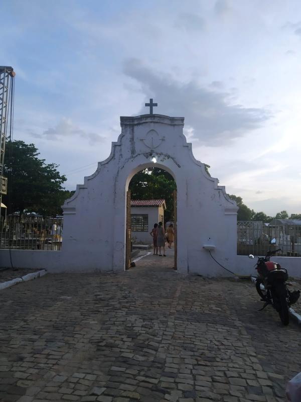 Cemit&eacute;rio S&atilde;o Pedro de Alc&acirc;ntara(Imagem:FlorianoNews)