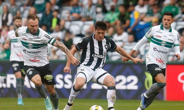 Botafogo e Coritiba jogam para se afastar da zona do rebaixamento