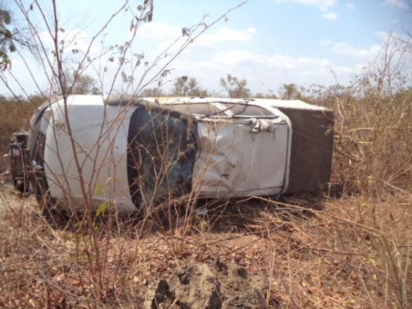 Capotamento deixa uma v&iacute;tima fatal na BR 343 em Floriano.(Imagem:FlorianoNews)