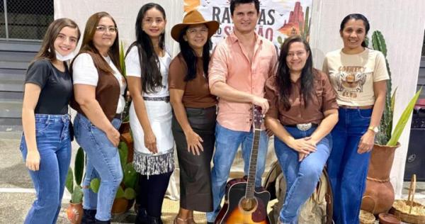 Sesc Ler de Acauã realiza noite especial em homenagem às alunas do EJA