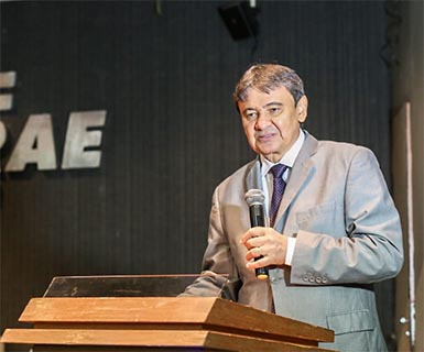 Governador anuncia exonerações de secretários e comissionados