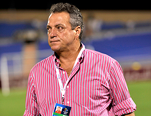 Sonho de Juvenal, Abel Braga diz que multa dificulta volta ao Brasil