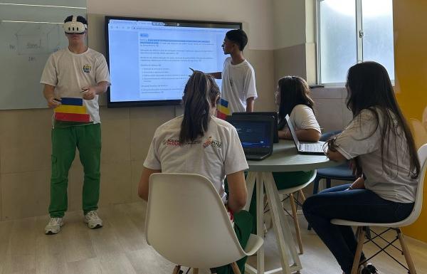Seduc conclui entrega de fardamento para estudantes das escolas da rede estadual(Imagem:Divulgação)