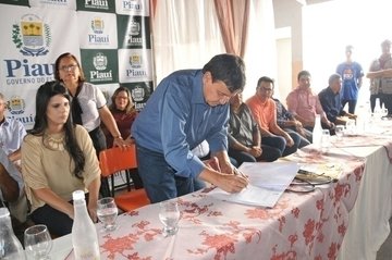 Governador autoriza retomada das obras do estádio e matadouro de Jerumenha