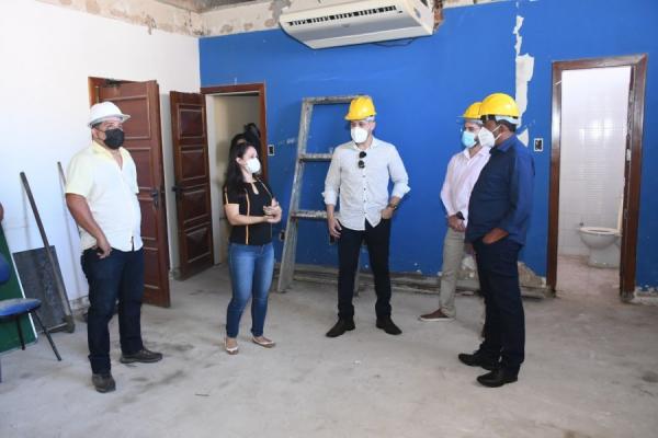 Prefeito Joel Rodrigues, secretários e equipe técnica visitam obras da Prefeitura