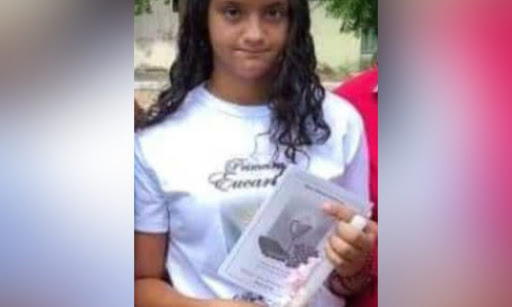 Adolescente toca fio desencapado e morre ao sofrer descarga elétrica