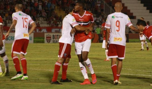 C&eacute;lio Cod&oacute; retornou a uma partida oficial ap&oacute;s tr&ecirc;s meses no departamento m&eacute;dico.(Imagem:Erica Paz/River AC)