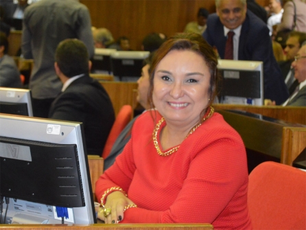 Flora Izabel é a nova líder da bancada petista na Assembleia
