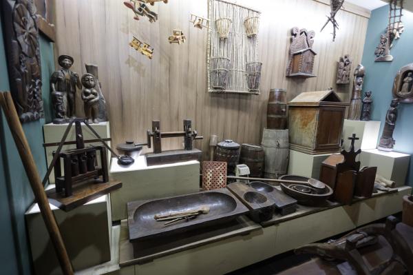 Artesanato em palha, madeira e bordados encanta turistas no Museu do Piauí
