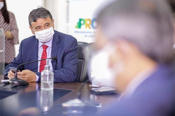 Governadores decidem que a 1ª vacina liberada será adotada pelos governos estaduais