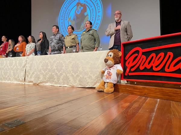 Brilhantes amanh&atilde;s: alunos do Sesc participam de formatura do Proerd.(Imagem:Divulga&ccedil;&atilde;o)