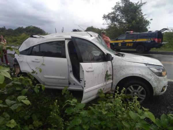 Idoso ferido após colidir em árvore na BR-230 é encaminhado para o hospital de Floriano