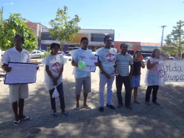 Caminhada lembra o Dia Internacional de Combate &agrave;s Drogas em Floriano.(Imagem:FlorianoNews)
