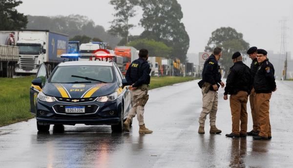 Brasil tem 16 estados com rodovias interditadas