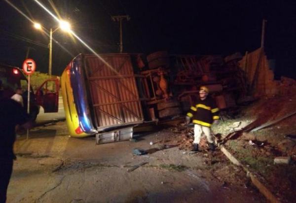 Colis&atilde;o entre carro e micro-&ocirc;nibus deixa um morto em Teresina.(Imagem:Reprodu&ccedil;&atilde;o)