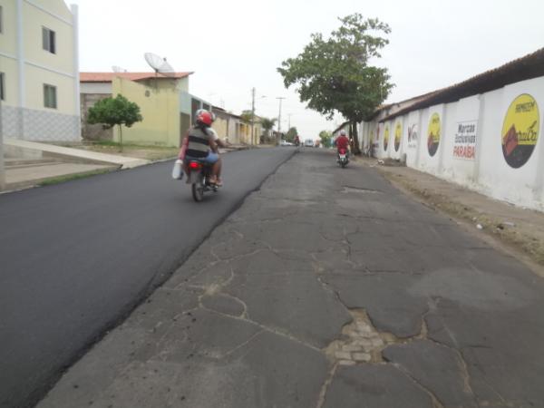 Retomada obras de pavimenta&ccedil;&atilde;o asf&aacute;ltica em Floriano.(Imagem:FlorianoNews)