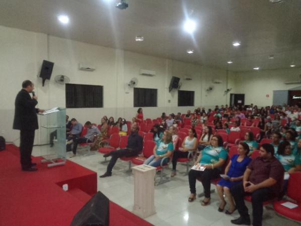 Escola Pequeno Pr&iacute;ncipe celebra anivers&aacute;rio com culto em a&ccedil;&atilde;o de gra&ccedil;as.(Imagem:FlorianoNews)