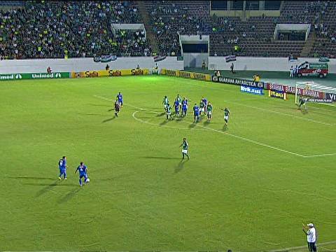 Palmeiras vence o Cruzeiro e resiste à ameaça de queda