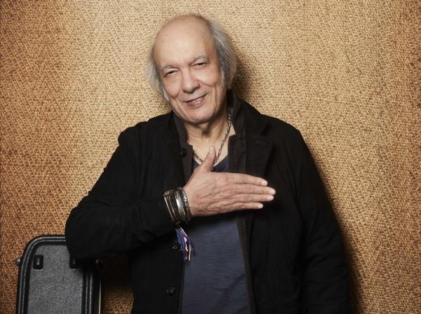 Gigante do rock, Erasmo Carlos chega aos 80 anos entre sonhos e memórias de mundo mais gentil