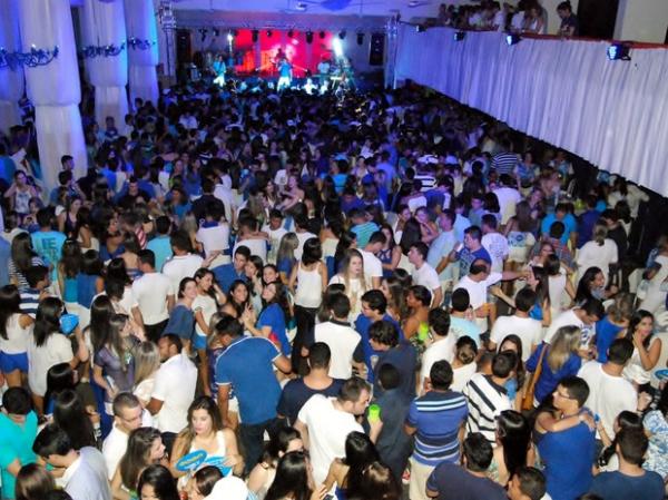 Bailes temáticos resgatam tradicional prévia de carnaval em Teresina